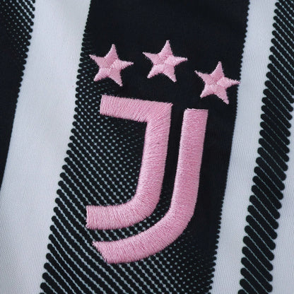Camisa oficial Juventus infantil, kit Mini Mantos. Escudo e 3 estrelas rosa bordados