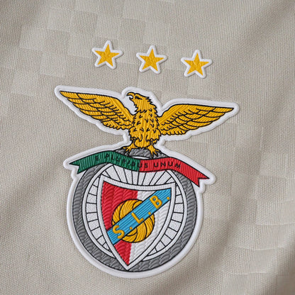 Kit Mini Mantos oficial: camisa S.L. Benfica infantil com escudo emborrachado e 3 estrelas