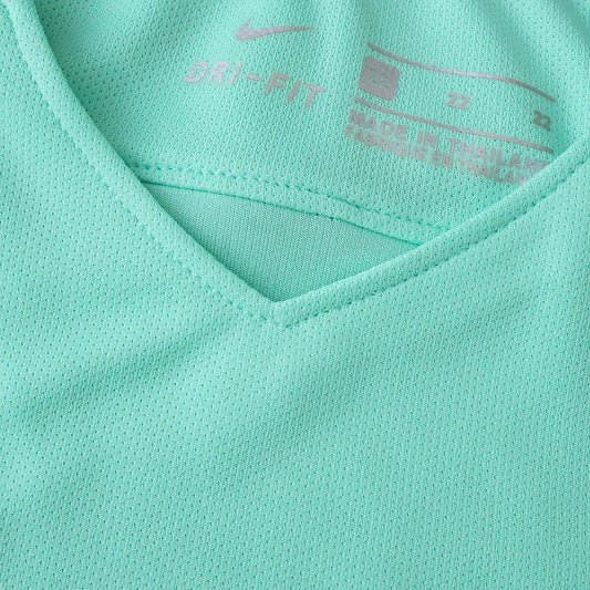 Camisa infantil oficial Nike Mini Mantos kit verde-água DRI-FIT, detalhe gola V