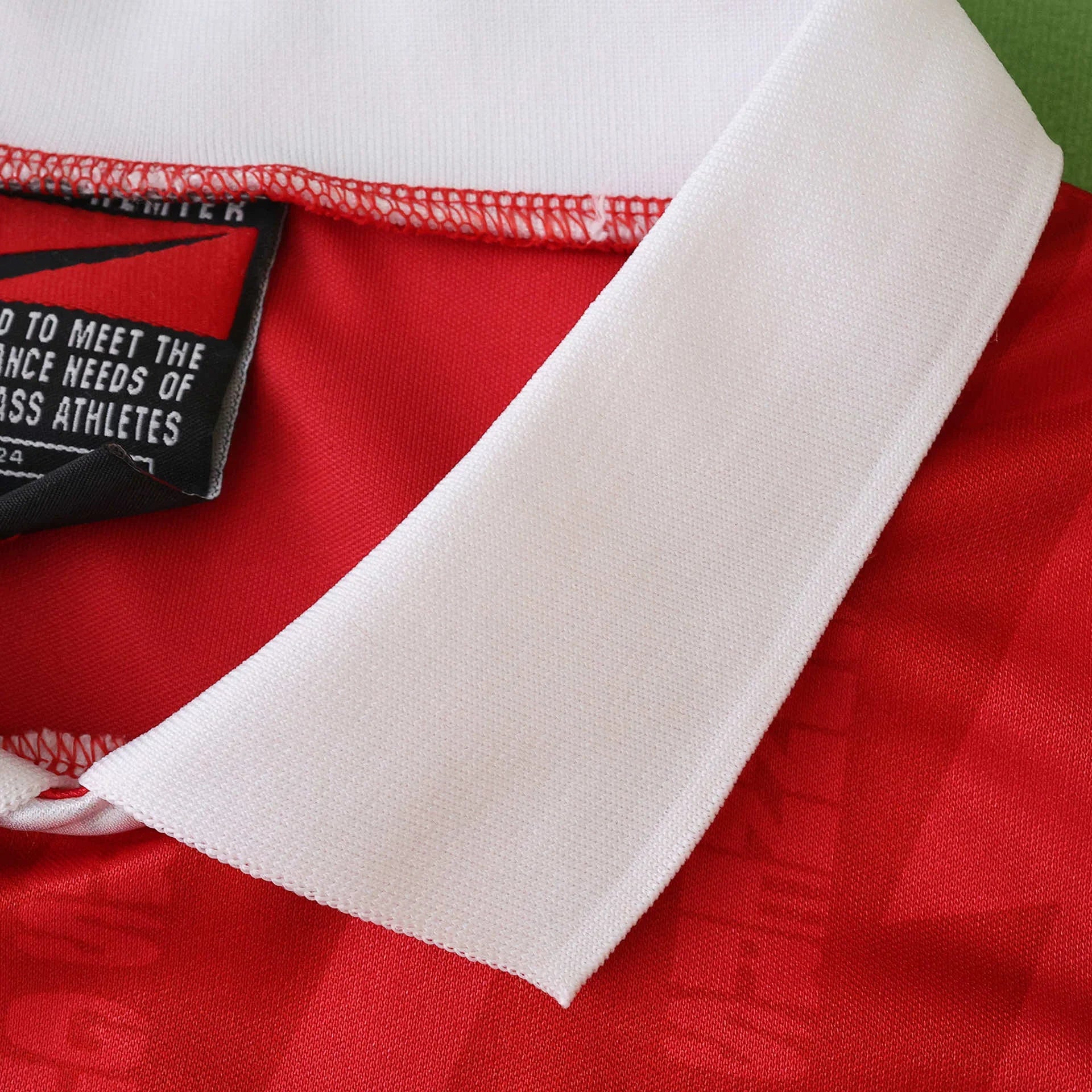 Camisa oficial infantil Arsenal Mini Mantos vermelha com gola branca Kit de futebol para pequenos atletas