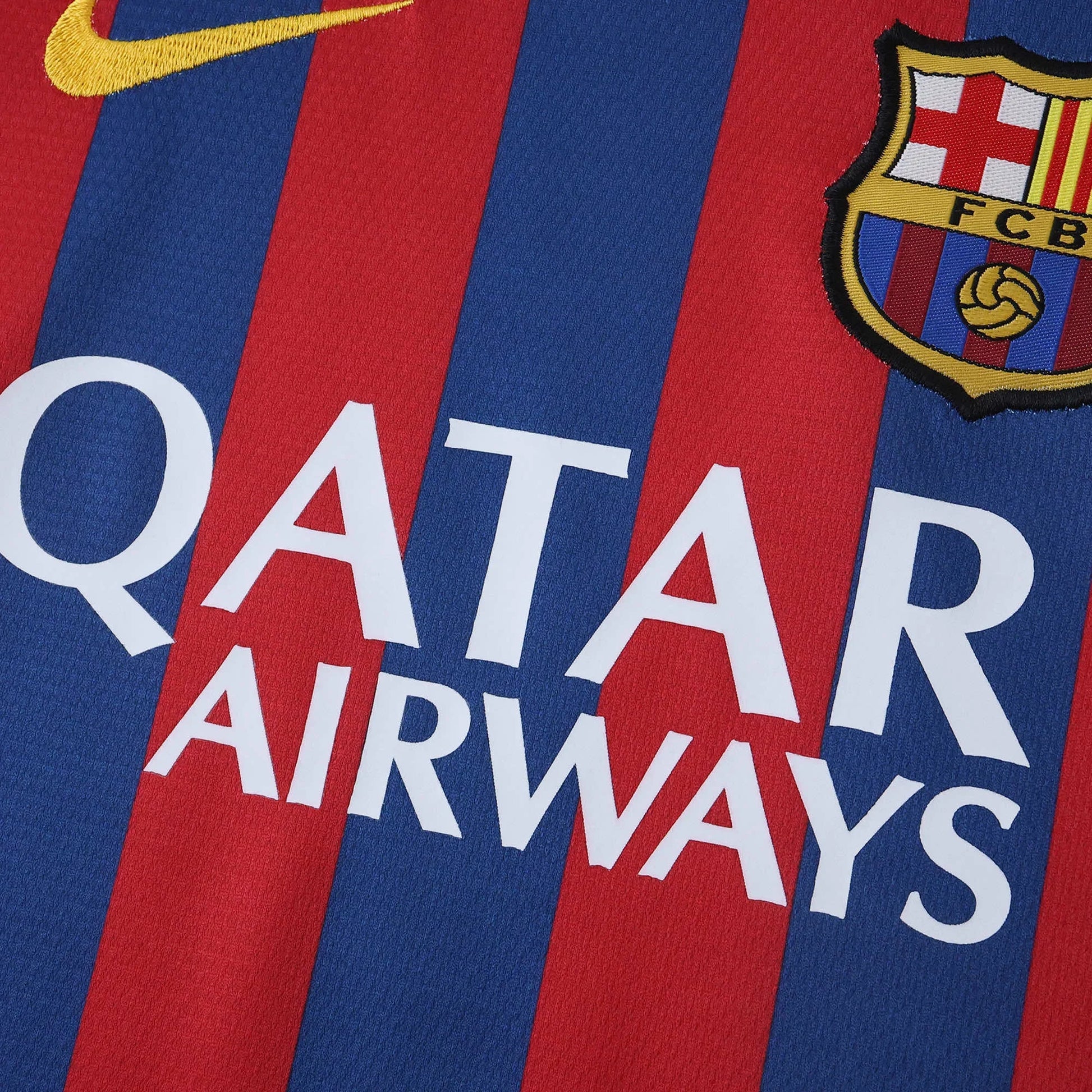 Camisa infantil oficial do kit Mini Mantos Barcelona, Nike, listras azul e vermelho, escudo e patrocinador Qatar Airways