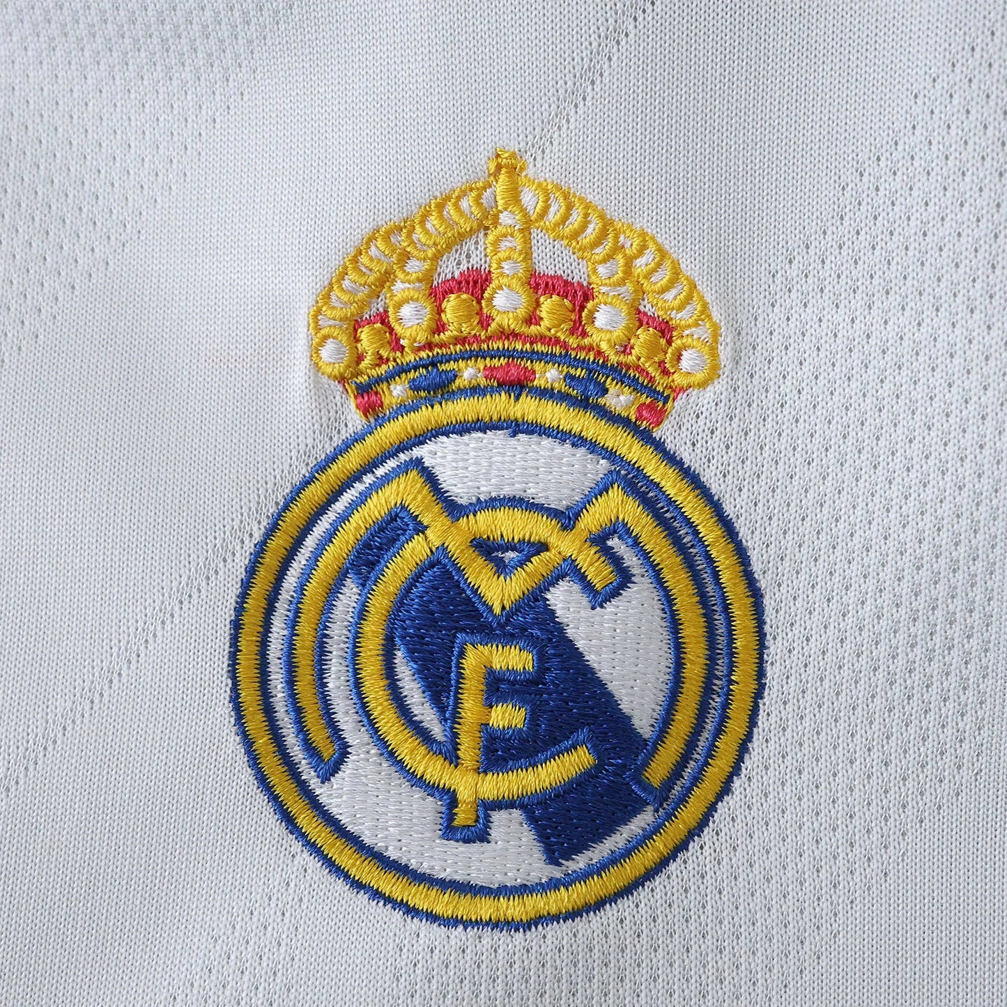Camisa oficial Real Madrid infantil, kit Mini Mantos. Emblema bordado de alta qualidade