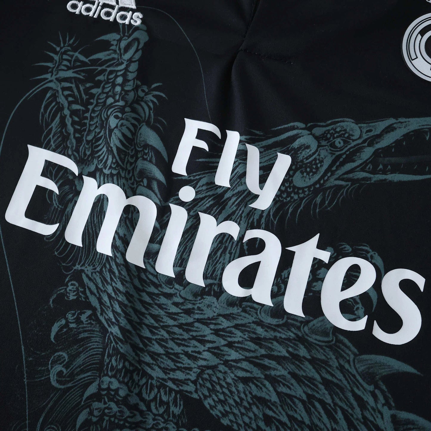 Camisa infantil oficial Real Madrid preta com dragão. Mini Mantos kit