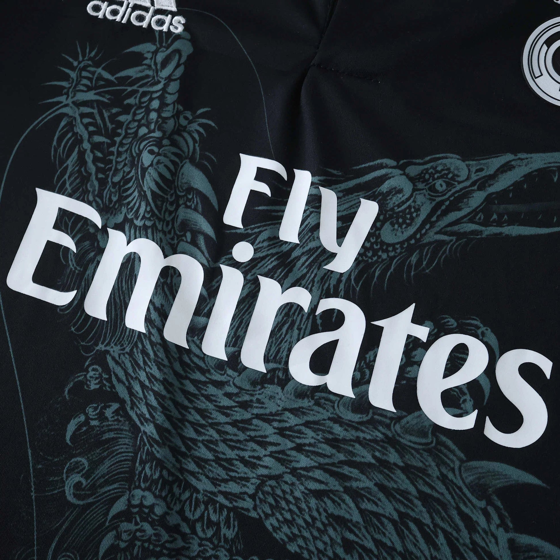 Camisa infantil oficial Real Madrid preta com dragão. Mini Mantos kit