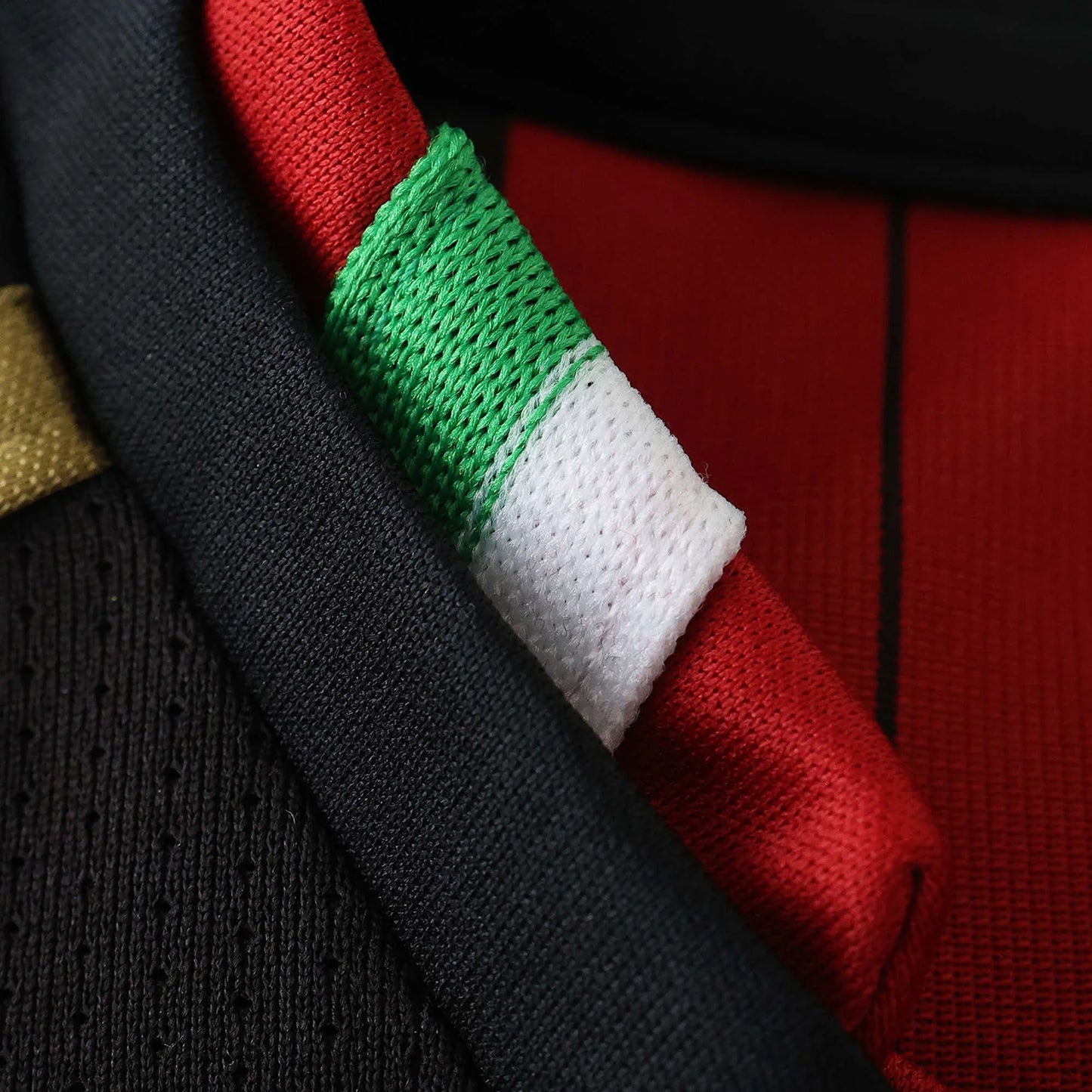 Camisa Mini Mantos oficial infantil AC Milan kit, detalhe em fita Itália verde, branca e vermelha