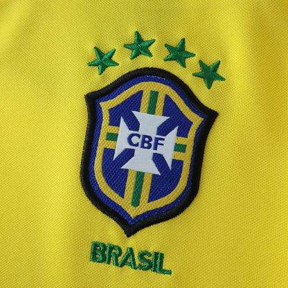 Camisa oficial Brasil infantil, escudo bordado e 5 estrelas. Peça essencial para o kit Mini Mantos