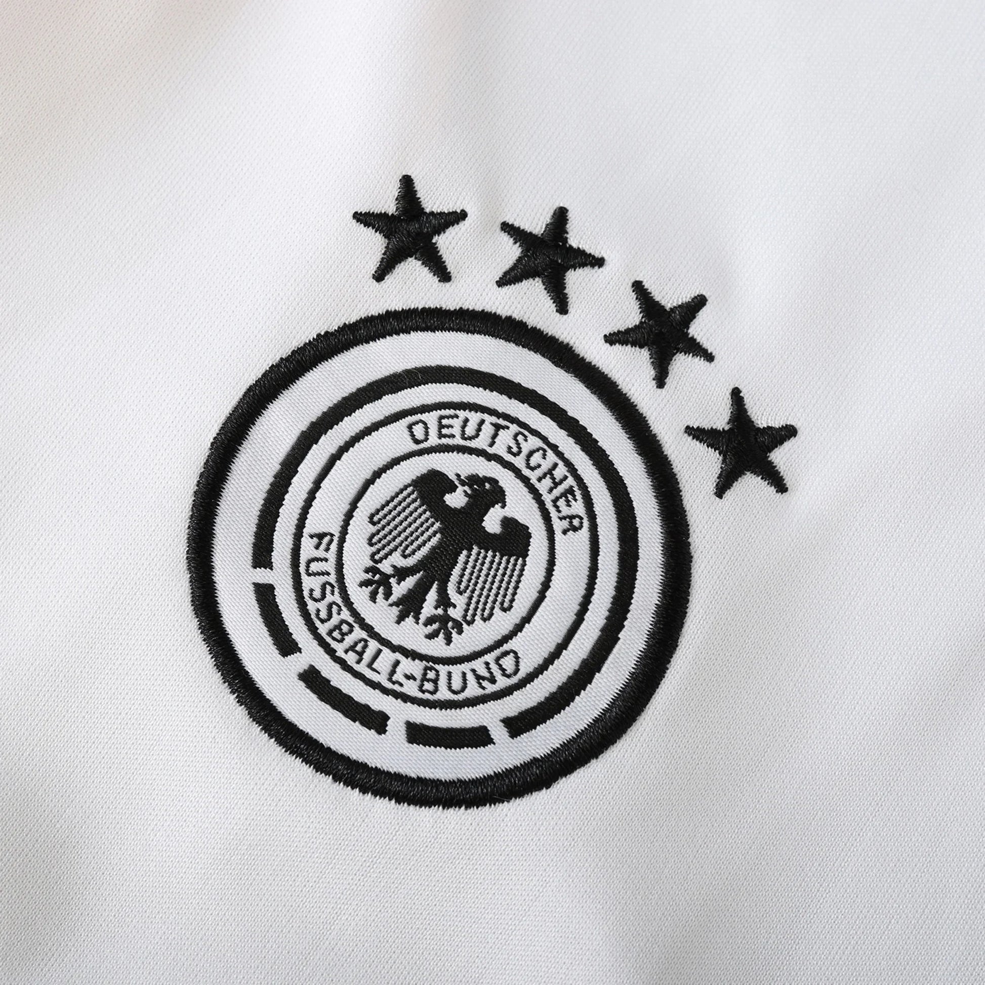 Camisa oficial infantil Alemanha, kit Mini Mantos. Emblema bordado com 4 estrelas
