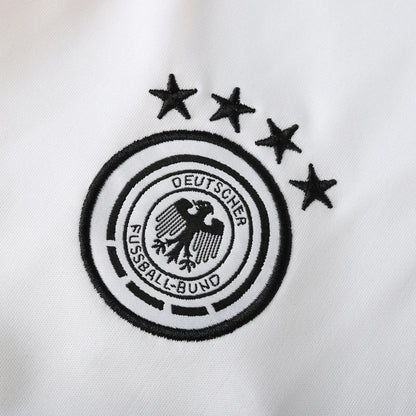 Camisa oficial infantil Alemanha, kit Mini Mantos. Emblema bordado com 4 estrelas