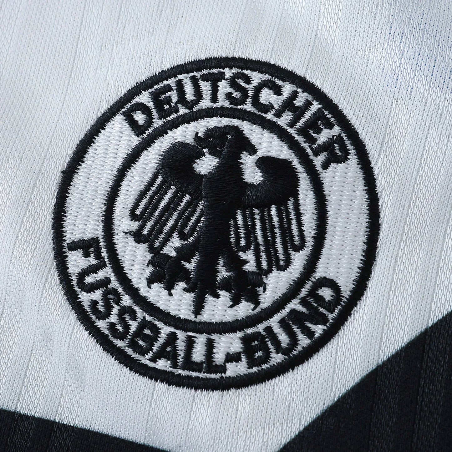 Camisa oficial Mini Mantos Alemanha, kit infantil, bordado detalhado do escudo DFB em preto e branco