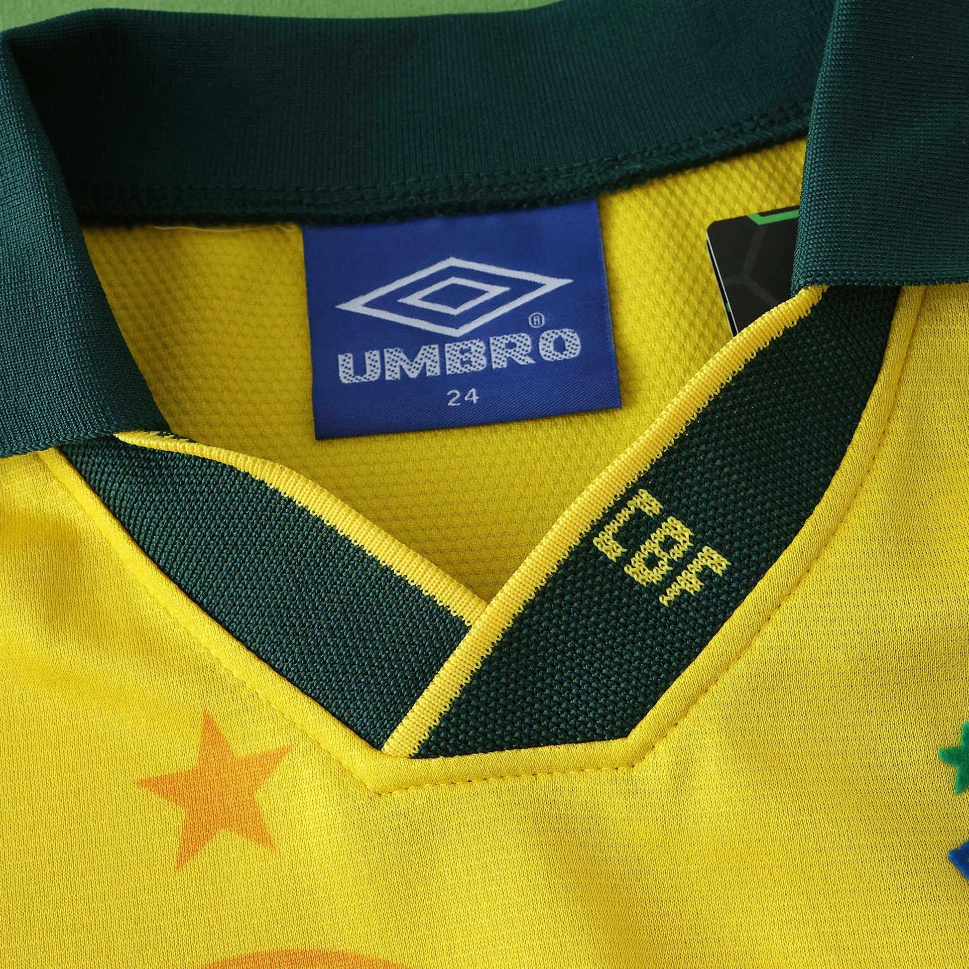 Camisa oficial infantil do Brasil Umbro, kit Mini Mantos da Seleção Brasileira, gola CBF e estrela