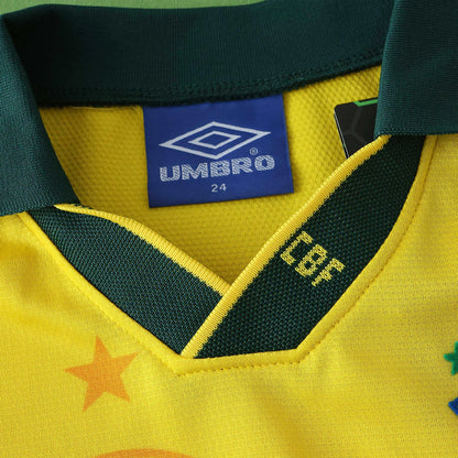 Camisa oficial infantil do Brasil Umbro, kit Mini Mantos da Seleção Brasileira, gola CBF e estrela