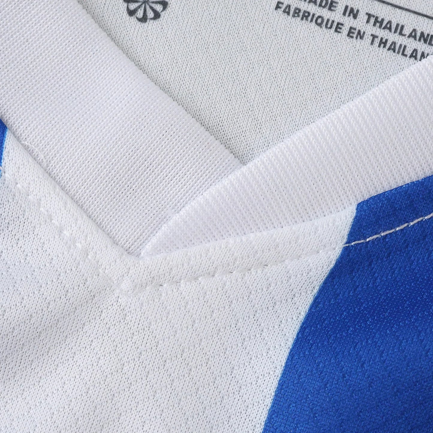 Camisa oficial infantil branca e azul. Kit Mini Mantos. Detalhe gola Nike