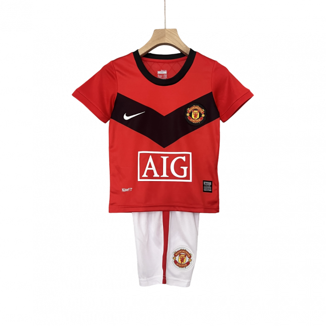 Camisa infantil retrô do Manchester United I 09/10. Reviva os momentos clássicos. Compre já!