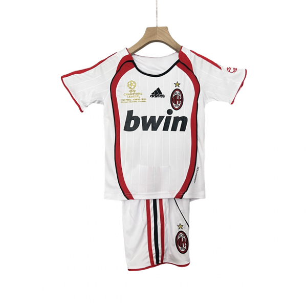 Camisa infantil retrô do Milan II 06/07. Estilo e nostalgia para os fãs. Compre agora!