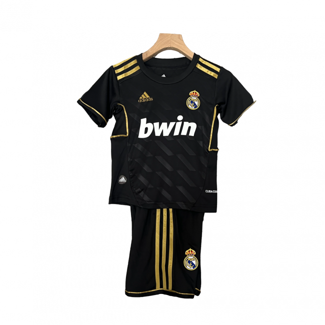 Camisa infantil retrô do Real Madrid I 11/12. Reviva os momentos clássicos. Compre já!