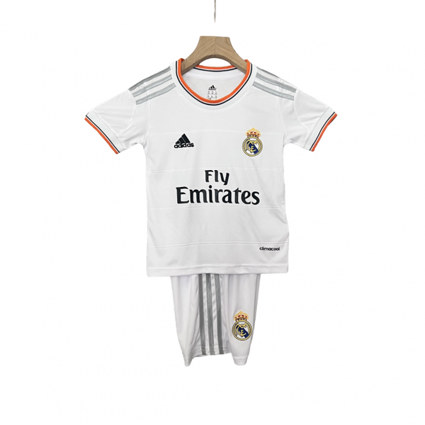Camisa infantil retrô do Real Madrid I 13/14. Reviva os momentos clássicos. Compre já!