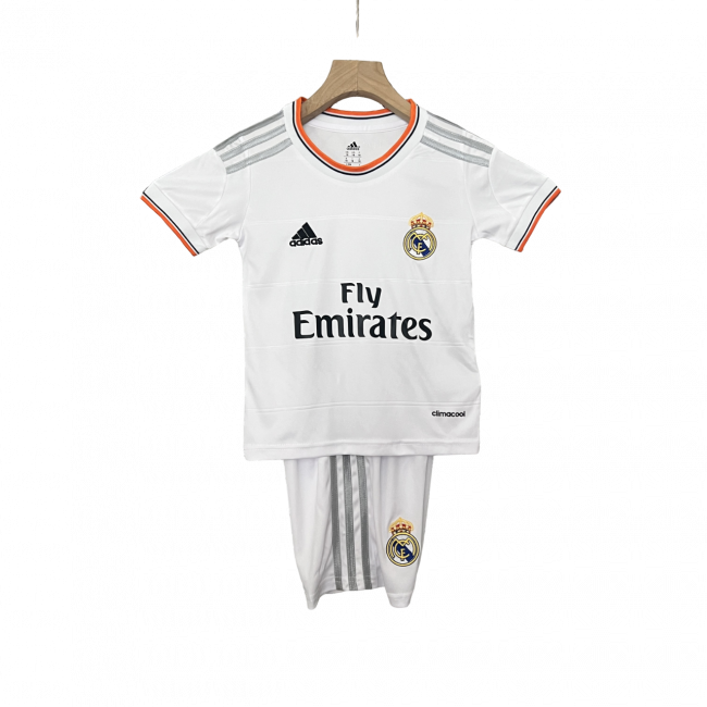 Camisa infantil retrô do Real Madrid I 13/14. Reviva os momentos clássicos. Compre já!