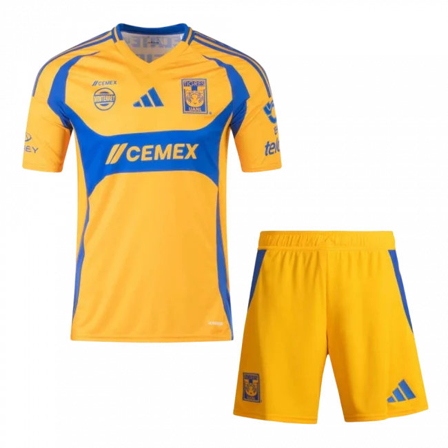 Kit Infantil Tigres I 24/25, camisa e shorts laranja ouro com detalhes azuis. Possui escudo do Tigres, logo Adidas e patrocinadores.